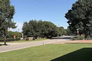 721 Hurstview Dr, Hurst, TX 76053 - Photo 2