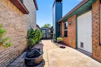 240 Dewey Court, Irving, TX 75060 - Photo 22