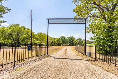 2300 W Main Street, Lancaster, TX 75146 - Photo 2