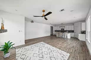 5822 Stonegate Cir, Granbury, TX 76048 - Photo 2