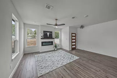 5822 Stonegate Circle, Granbury, TX 76048 - Photo 4