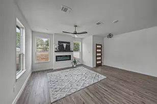 5822 Stonegate Cir, Granbury, TX 76048 - Photo 4