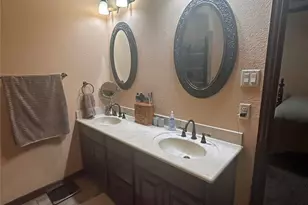 1055 Chartres, Oak Ridge, TX 75142 - Photo 12