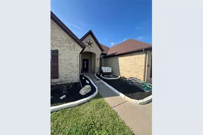 1055 Chartres, Oak Ridge, TX 75142 - Photo 2