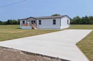 355 Largo St, Bonham, TX 75418 - Photo 1