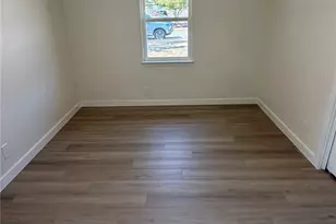 318 18th St, Grand Prairie, TX 75051 - Photo 6