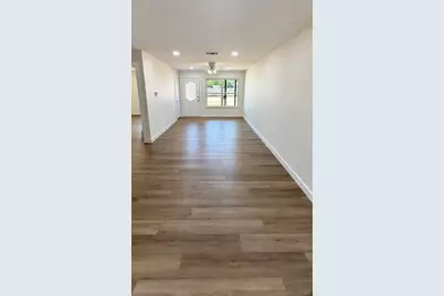 318 18th Street, Grand Prairie, TX 75051 - Photo 2