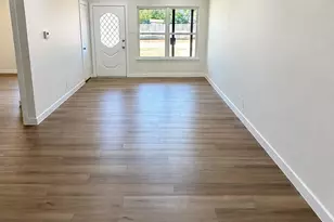 318 18th St, Grand Prairie, TX 75051 - Photo 2