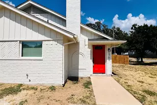 1701 Justin Lyn St, Arlington, TX 76012 - Photo 4