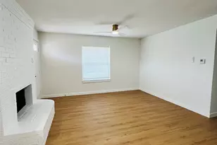 1703 Justin Lyn St, Arlington, TX 76012 - Photo 4