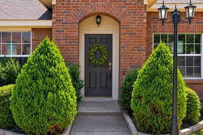 501 Roundrock Lane, Fort Worth, TX 76140 - Photo 2