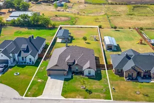 103 Tall Pine Dr, Godley, TX 76044 - Photo 2