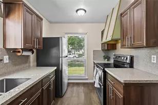 3505 S Columbine Ln, Grand Prairie, TX 75052 - Photo 4