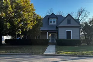 818 E Elm St, Hillsboro, TX 76645 - Photo 2