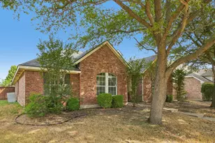 517 Azalea Dr, Glenn Heights, TX 75154 - Photo 2
