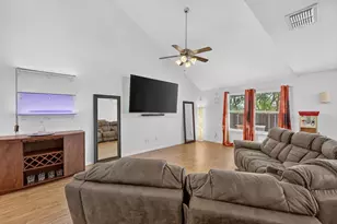 765 River Hill Ln, Fort Worth, TX 76114 - Photo 4