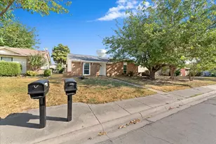 901 Wandering Way Dr, Allen, TX 75002 - Photo 2