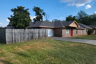 326 N Scullin Ave, Denison, TX 75020 - Photo 2