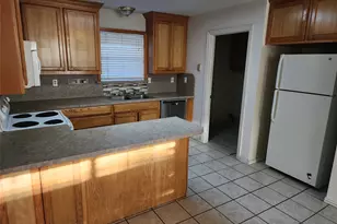 326 N Scullin Ave, Denison, TX 75020 - Photo 6