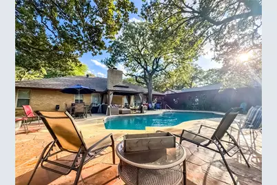 4805 Bonneville Drive, Arlington, TX 76016 - Photo 2