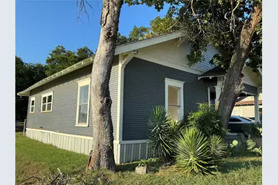 204 W Westhill Drive, Cleburne, TX 76033 - Photo 2