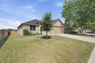 28 S Highland Dr, Sanger, TX 76266 - Photo 2