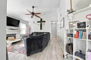 501 Hunters Glen St, Lewisville, TX 75067 - Photo 2