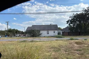 201 5th St, Grand Prairie, TX 75051 - Photo 4