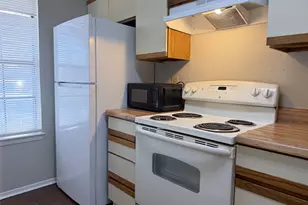 740 W Collins St, Denton, TX 76201 - Photo 8