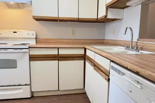 740 W Collins St, Denton, TX 76201 - Photo 6