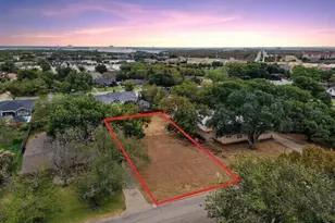 825 E Worth St, Grapevine, TX 76051 - Photo 1