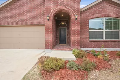 560 Pendennis Drive, Saginaw, TX 76131 - Photo 2