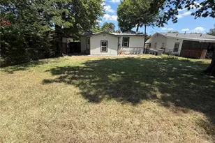 231 Elm St, Hurst, TX 76053 - Photo 18