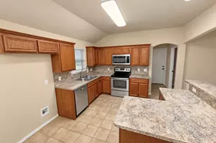 923 Grouse Rd, Glenn Heights, TX 75154 - Photo 6
