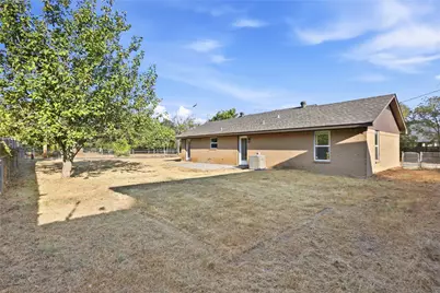 527 W Aubrey Street, Pilot Point, TX 76258 - Photo 18