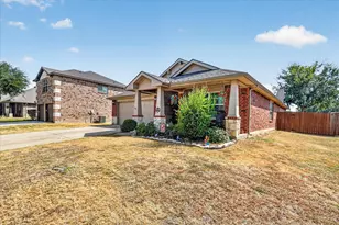 521 Leatherman Dr, Saginaw, TX 76179 - Photo 2