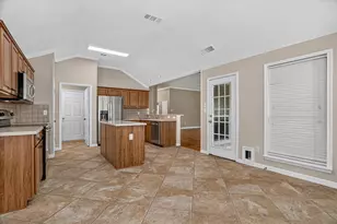 1004 Eden St, Burleson, TX 76028 - Photo 4