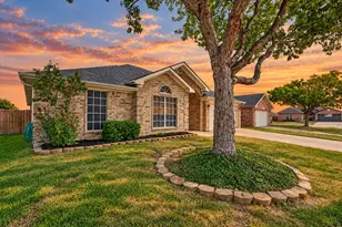 1004 Eden St, Burleson, TX 76028 - Photo 2