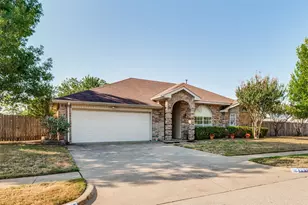 901 McComb Ln, Cedar Hill, TX 75104 - Photo 2