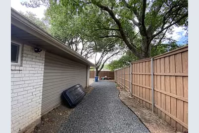 10829 Damon Lane, Dallas, TX 75229 - Photo 20