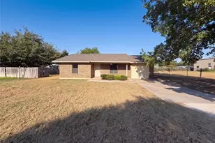 711 Vickie Dr, Azle, TX 76020 - Photo 2