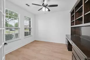 2407 Laguna Ln, Arlington, TX 76012 - Photo 28