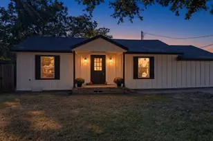 1047 Davis Street N, Sulphur Springs, TX 75482 - Photo 1