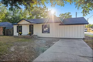 1047 Davis Street N, Sulphur Springs, TX 75482 - Photo 2