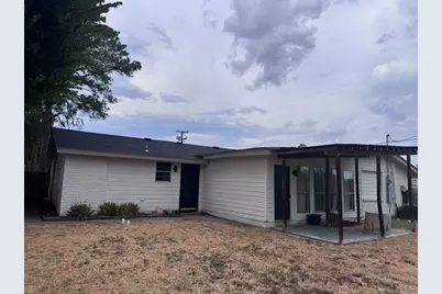 1702 Bristol Court N, Irving, TX 75062 - Photo 2