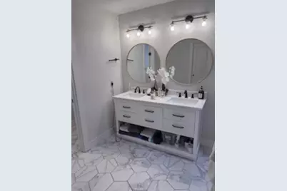 1702 Bristol Court N, Irving, TX 75062 - Photo 18