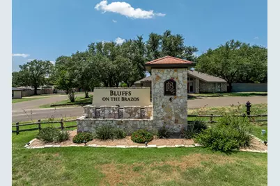 101 Lost Oaks Drive, Waco, TX 76705 - Photo 2