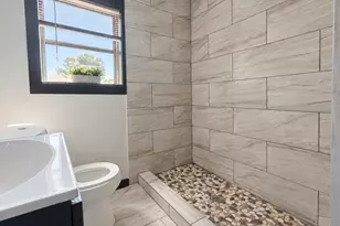 522 N Austin Ave, Denison, TX 75020 - Photo 2