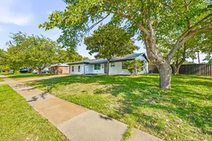 13706 Janwood Ln, Farmers Branch, TX 75234 - Photo 4