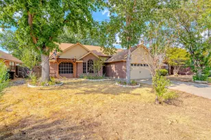 1522 Hayloft Ln, Granbury, TX 76048 - Photo 2